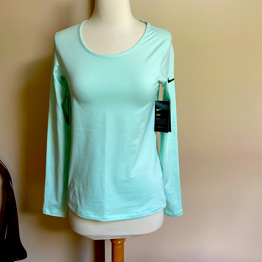 Nike womens slim fit dry fit aqua sports shirt long sleeve NWT Small